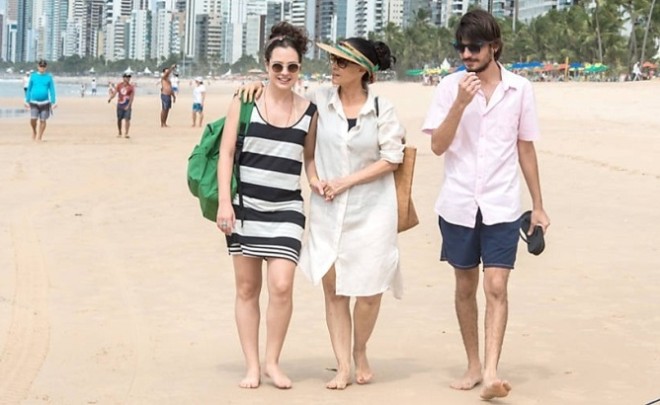 cena-de-aquarius-de-kleber-mendonca-filho-estrelado-por-sonia-braga-centro-1460630402212_956x500